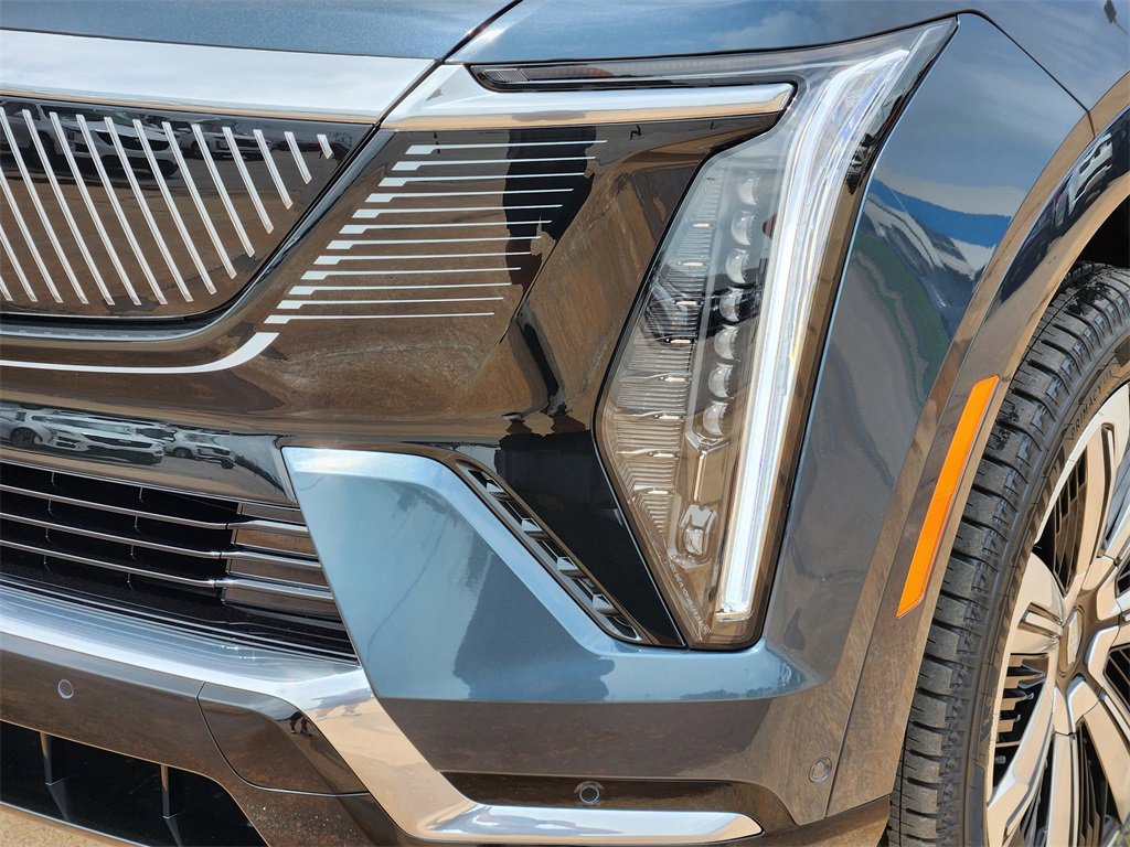 2025 Cadillac Escalade IQ Luxury photo 11