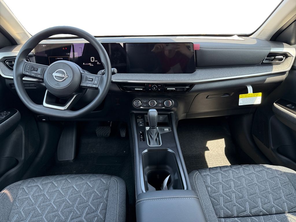 2025 Nissan Kicks SV photo 9