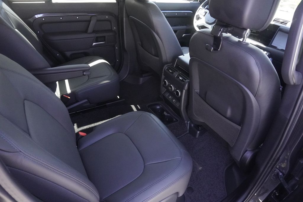 2025 Land Rover Defender 130 S photo 25