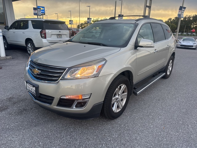 2014 Chevrolet Traverse 1LT photo 2