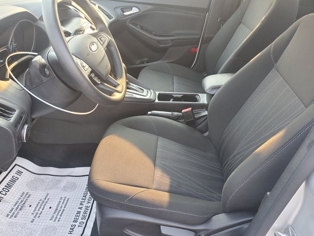 2018 Ford Focus SE photo 9