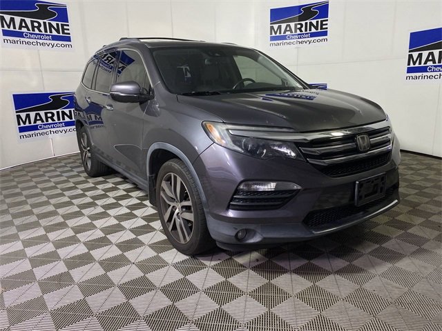 2017 Honda Pilot Elite's photo