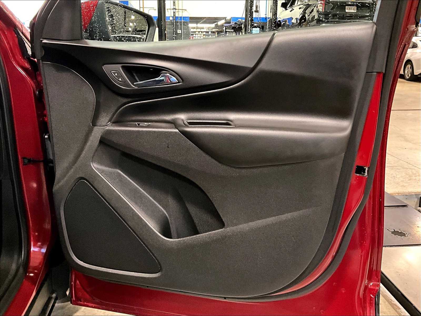 2020 Chevrolet Equinox LT photo 11