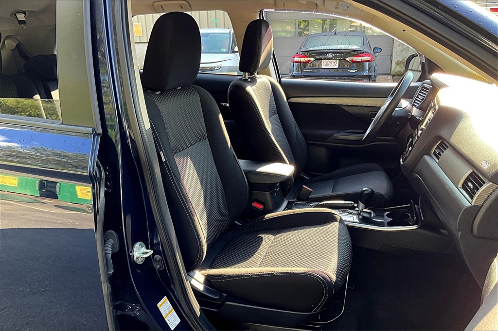 2018 Mitsubishi Outlander ES photo 11