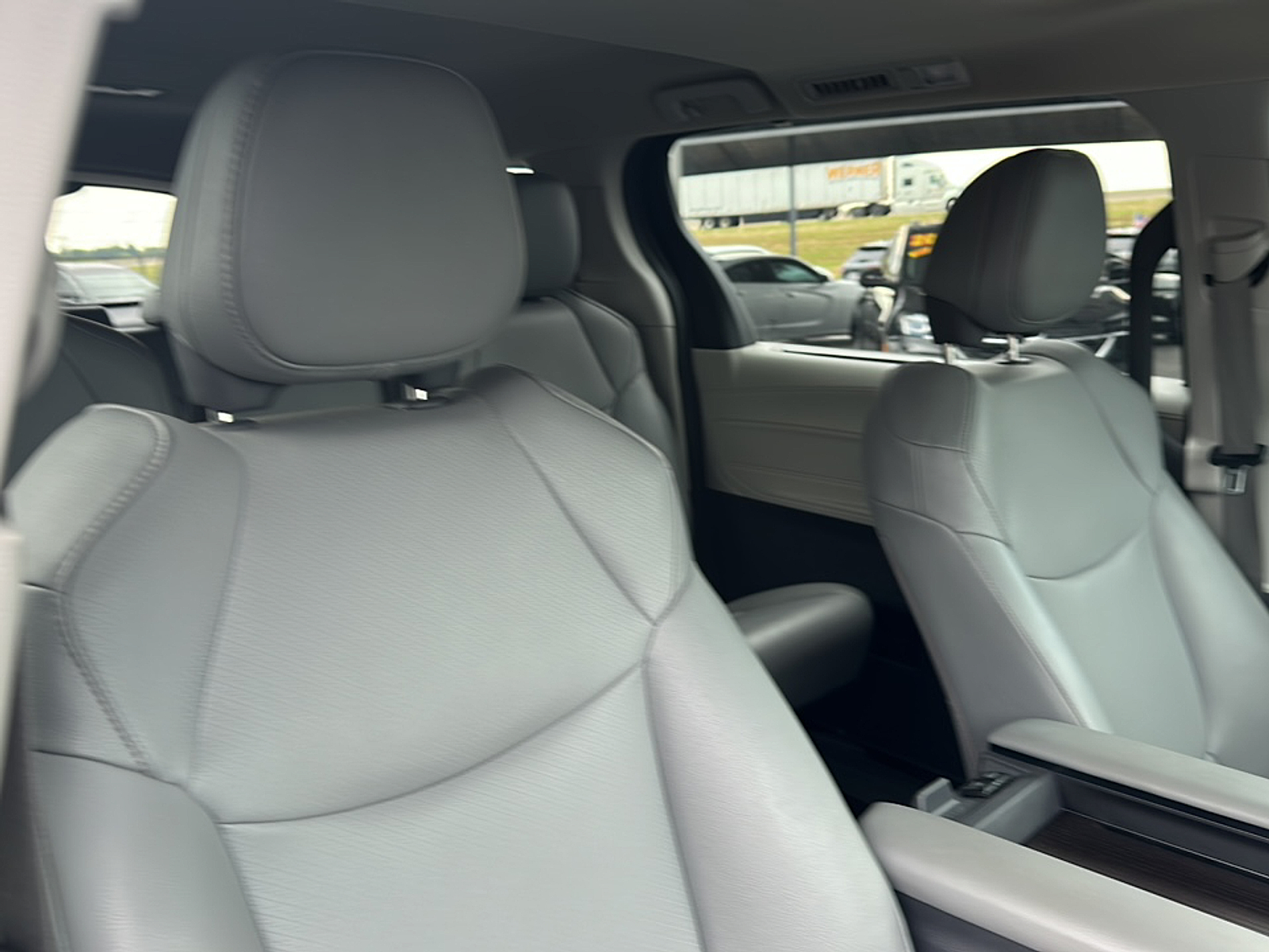 2024 Toyota Sienna XLE photo 16