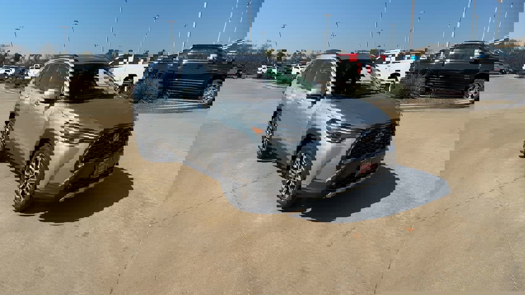 2023 Toyota Corolla Cross XLE photo 2