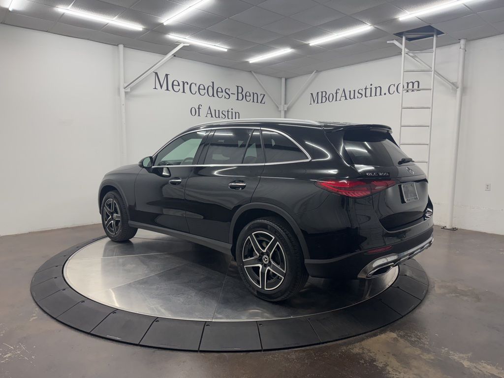 2026 Mercedes Benz GLC 300 photo 3