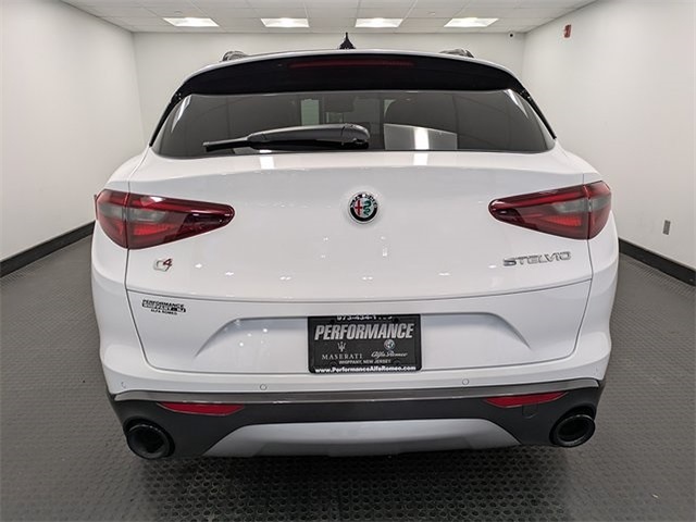 2023 Alfa Romeo Stelvio Ti photo 5