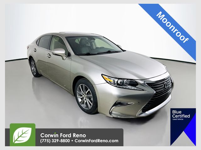 2016 Lexus ES 300h's photo
