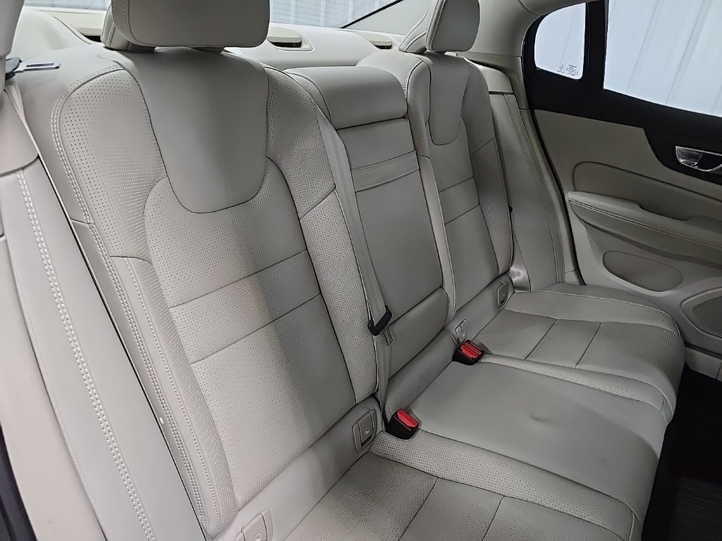 2019 Volvo S60 T8 Inscription photo 16