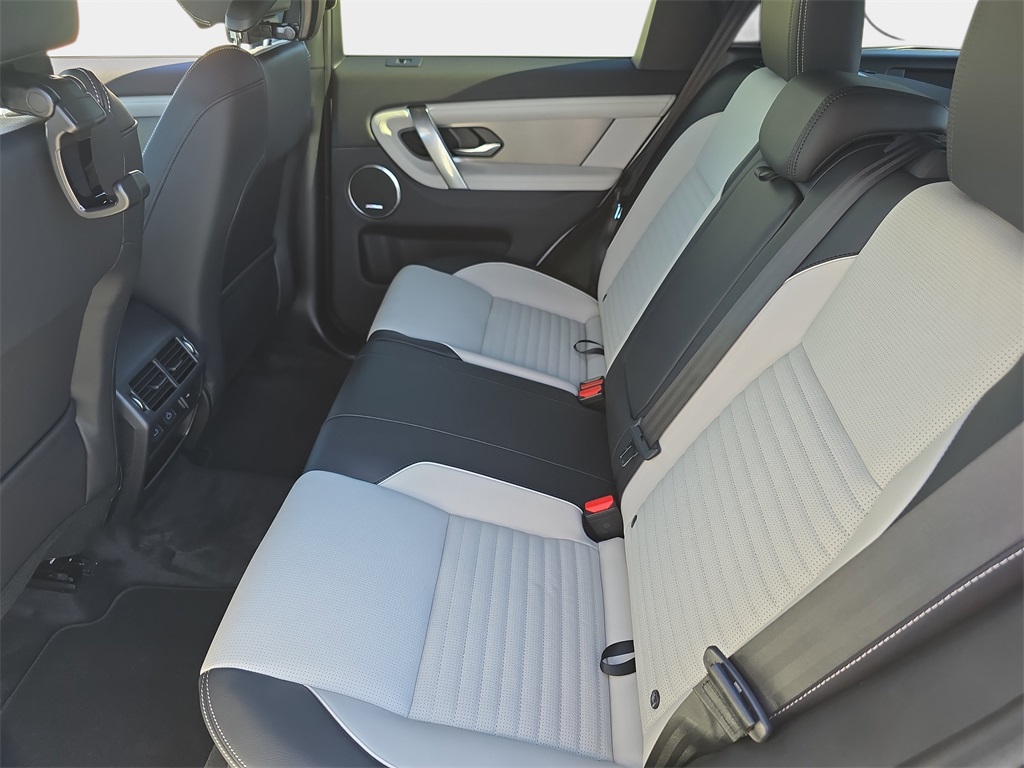 2025 Land Rover Discovery Sport SE photo 14