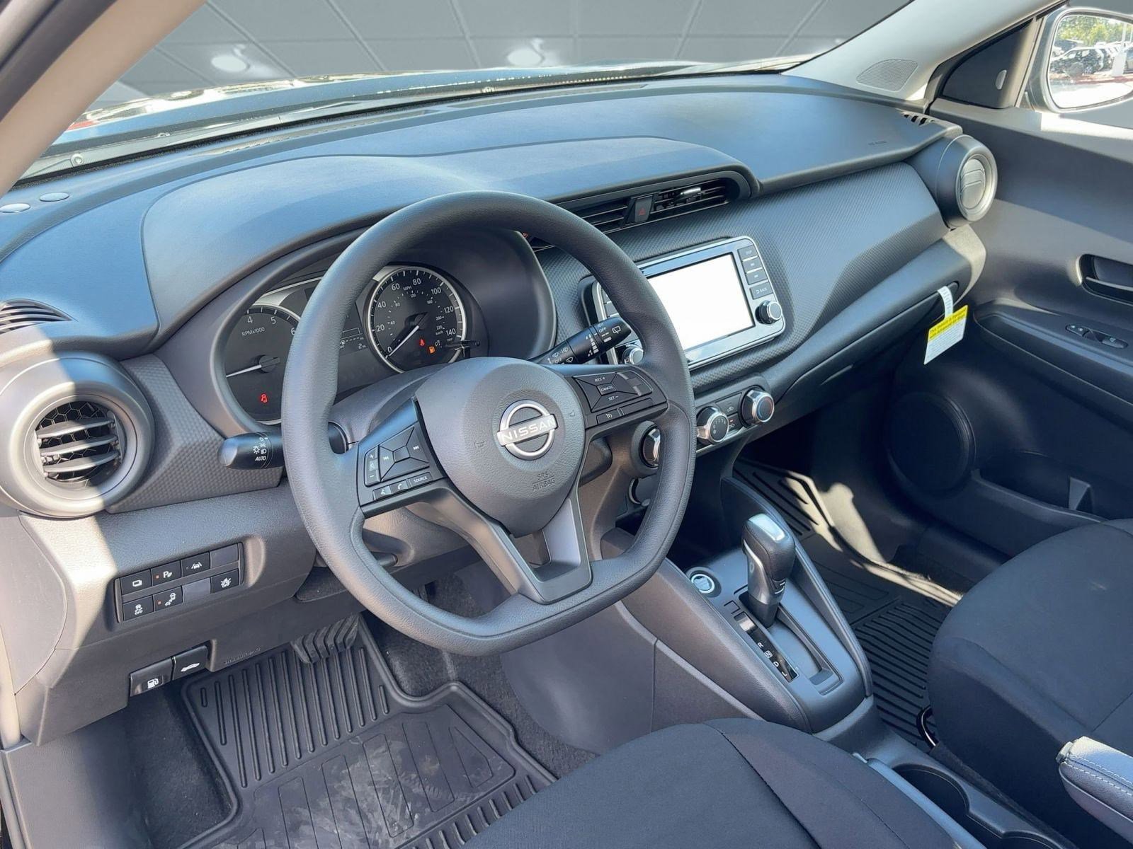 2025 Nissan Kicks Play S photo 4