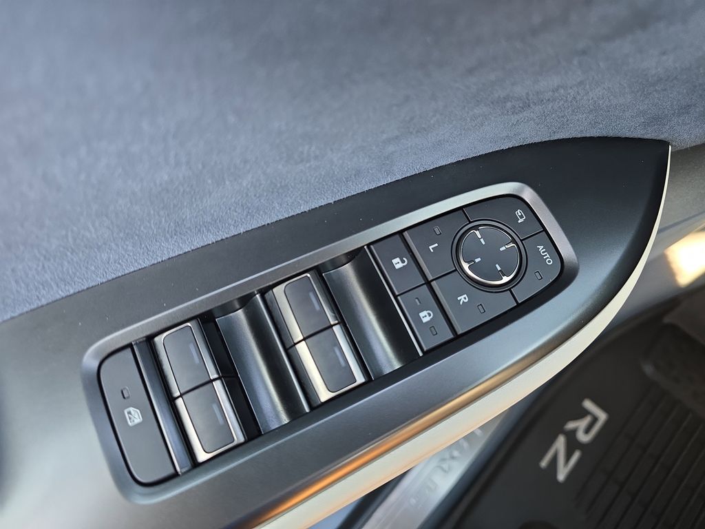2023 Lexus RZ 450e Luxury photo 28