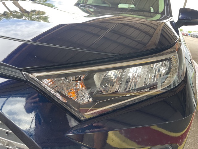 2021 Toyota RAV4 Limited photo 9