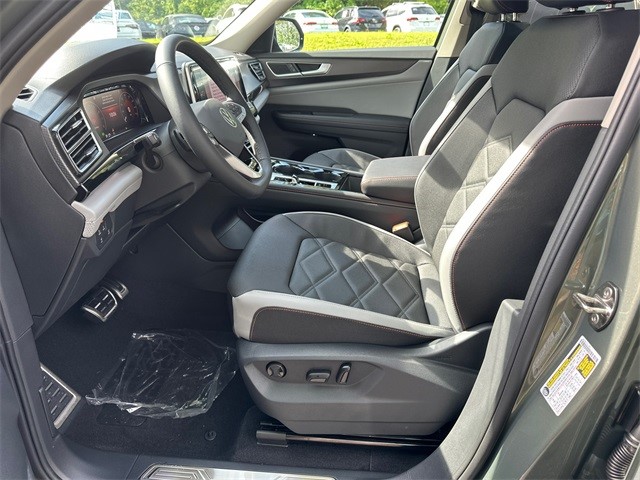 2025 Volkswagen Atlas Peak Edition SE photo 9