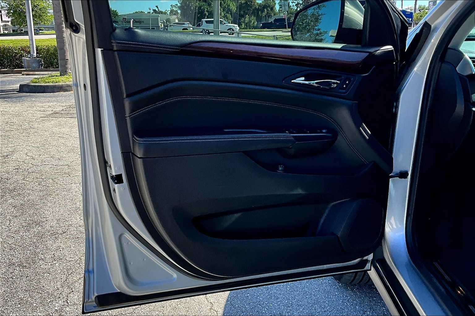2015 Cadillac SRX Performance photo 25