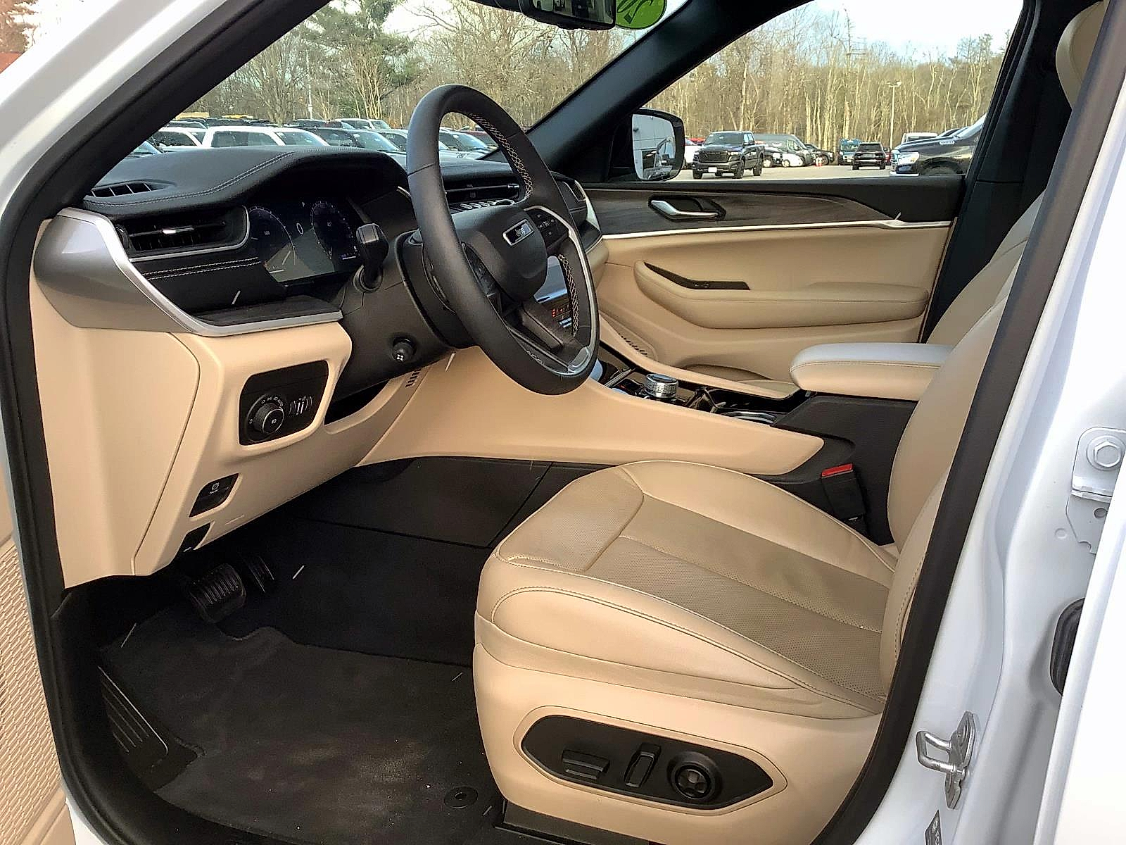 2023 Jeep Grand Cherokee Limited photo 4