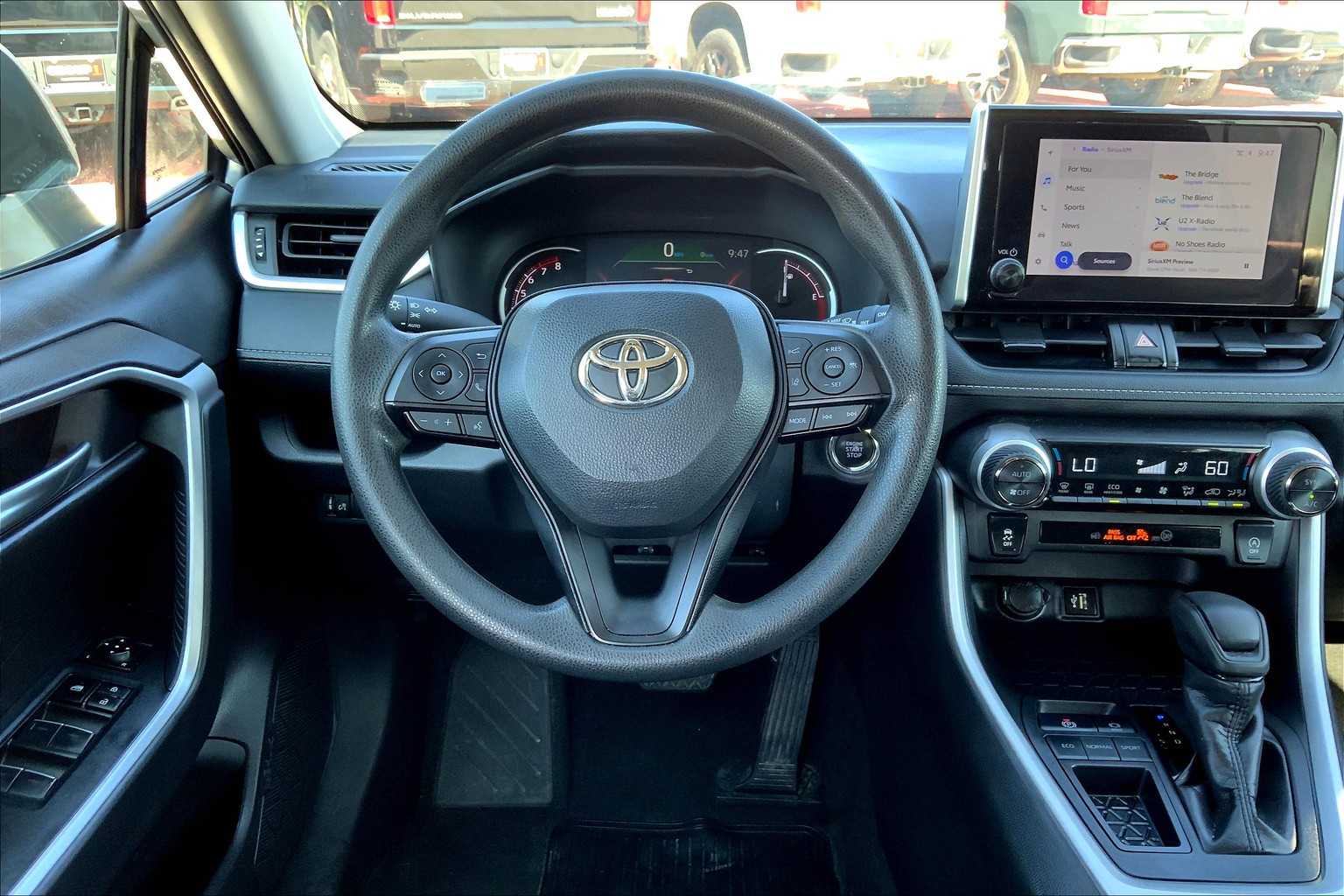 2024 Toyota RAV4 XLE photo 4
