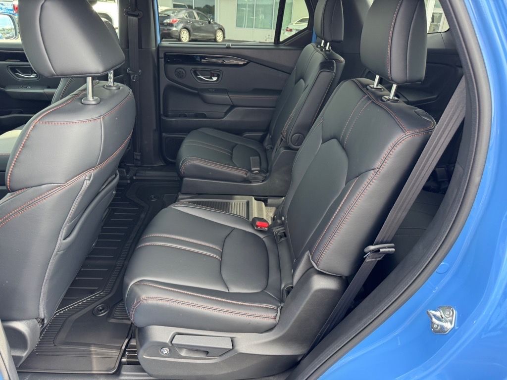 2025 Honda Pilot TrailSport photo 4