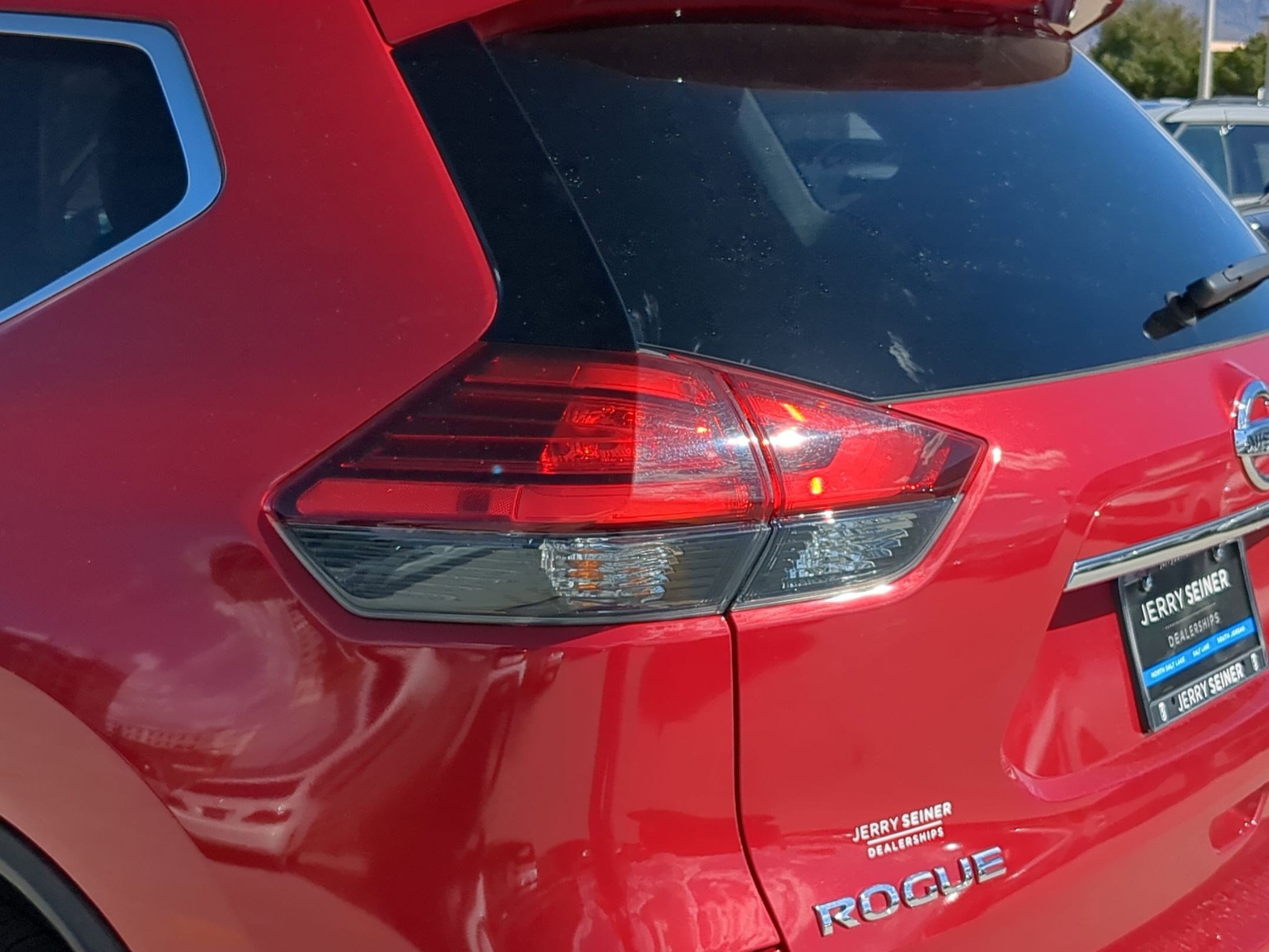 2017 Nissan Rogue SV photo 11