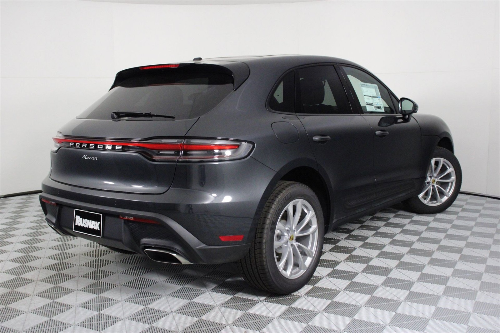 2026 Porsche Macan T photo 7