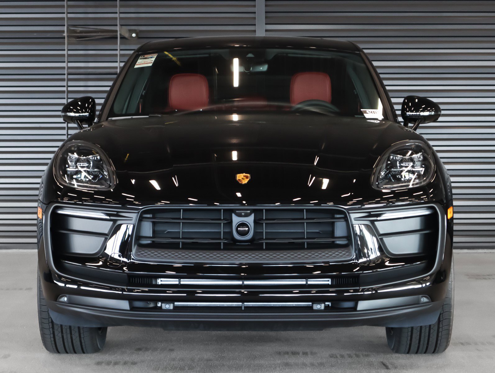 2025 Porsche Macan T photo 7