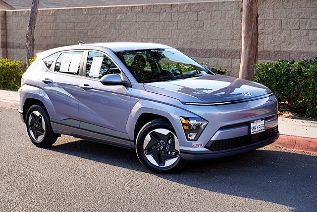 Used 2024 Blue Hyundai SE image 2