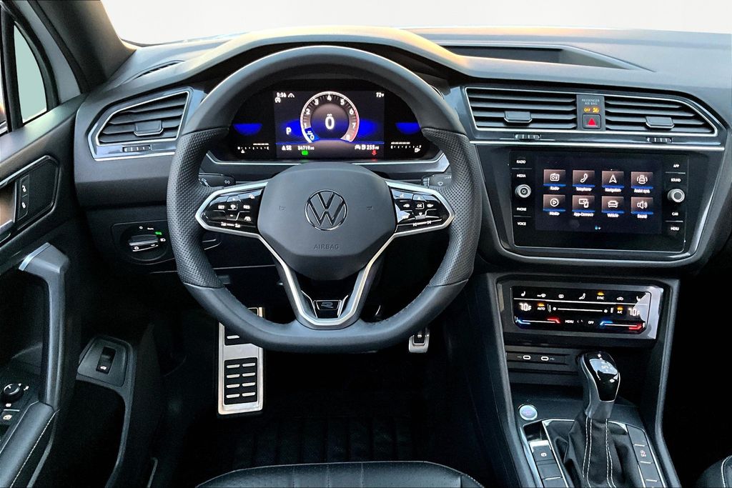 2022 Volkswagen Tiguan SE R-Line Black photo 4