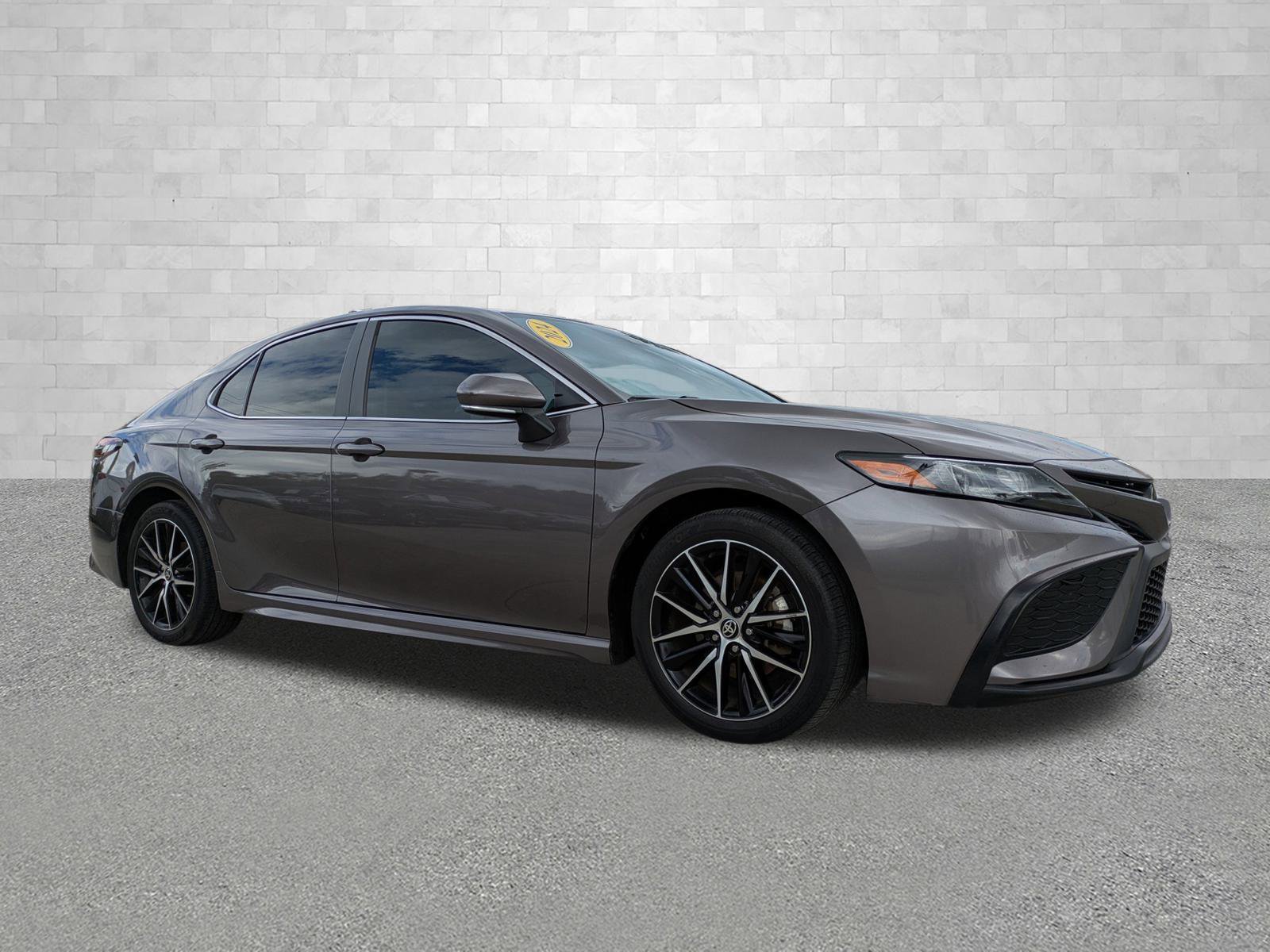 2024 Toyota Camry SE's photo