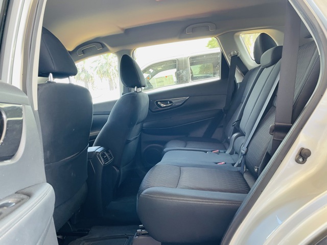 2019 Nissan Rogue SV photo 11