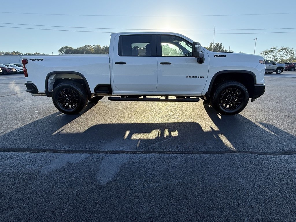 2025 Chevrolet Silverado Custom photo 2