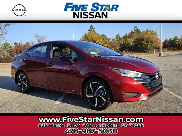2025 Nissan Versa SR's photo