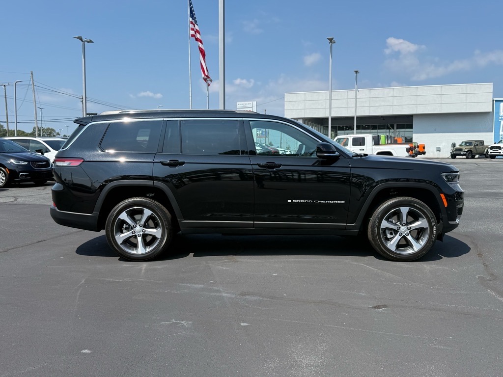 2025 Jeep Grand Cherokee Limited photo 2