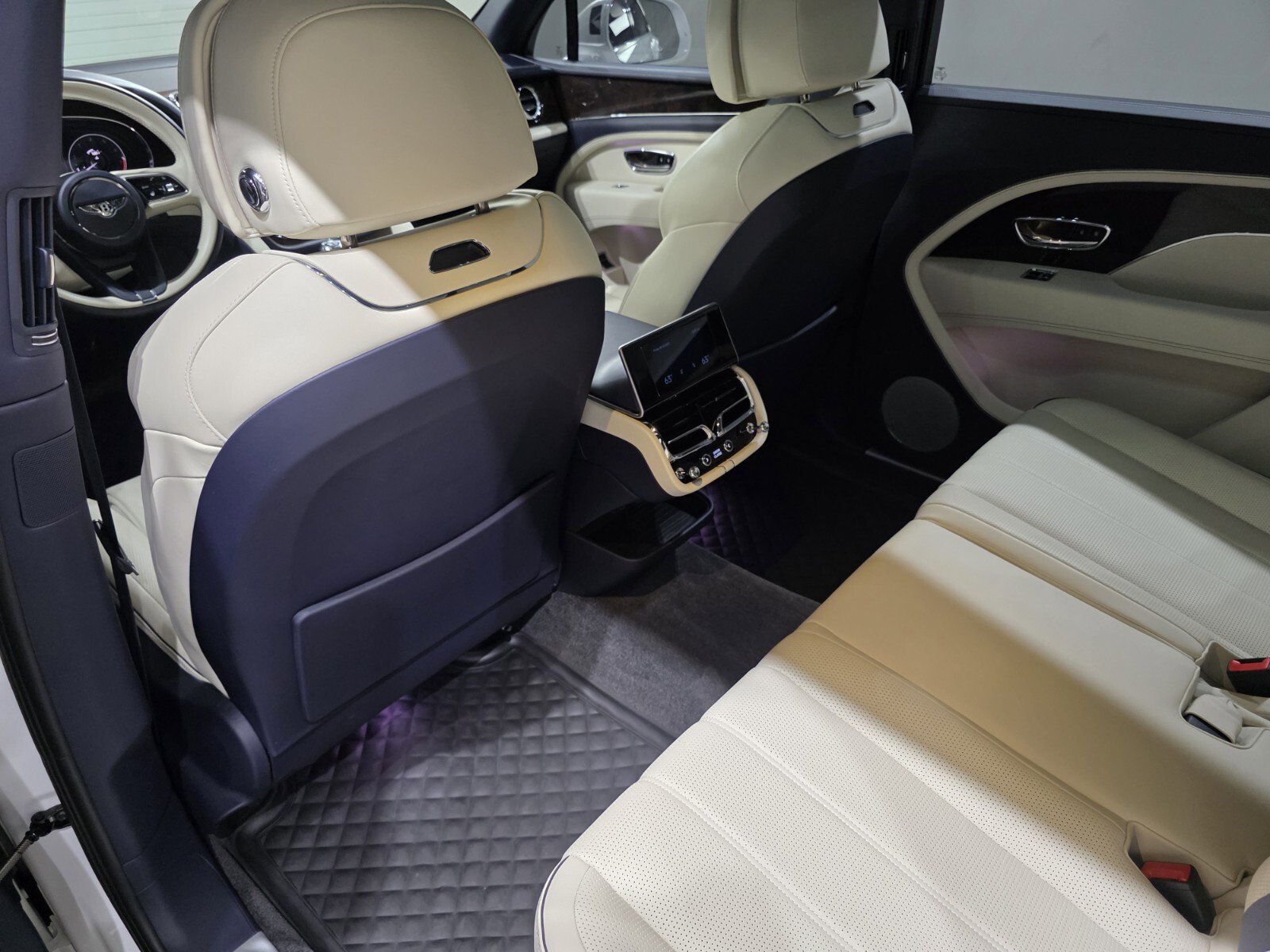 2023 Bentley Bentayga EWB Azure Mulliner photo 11
