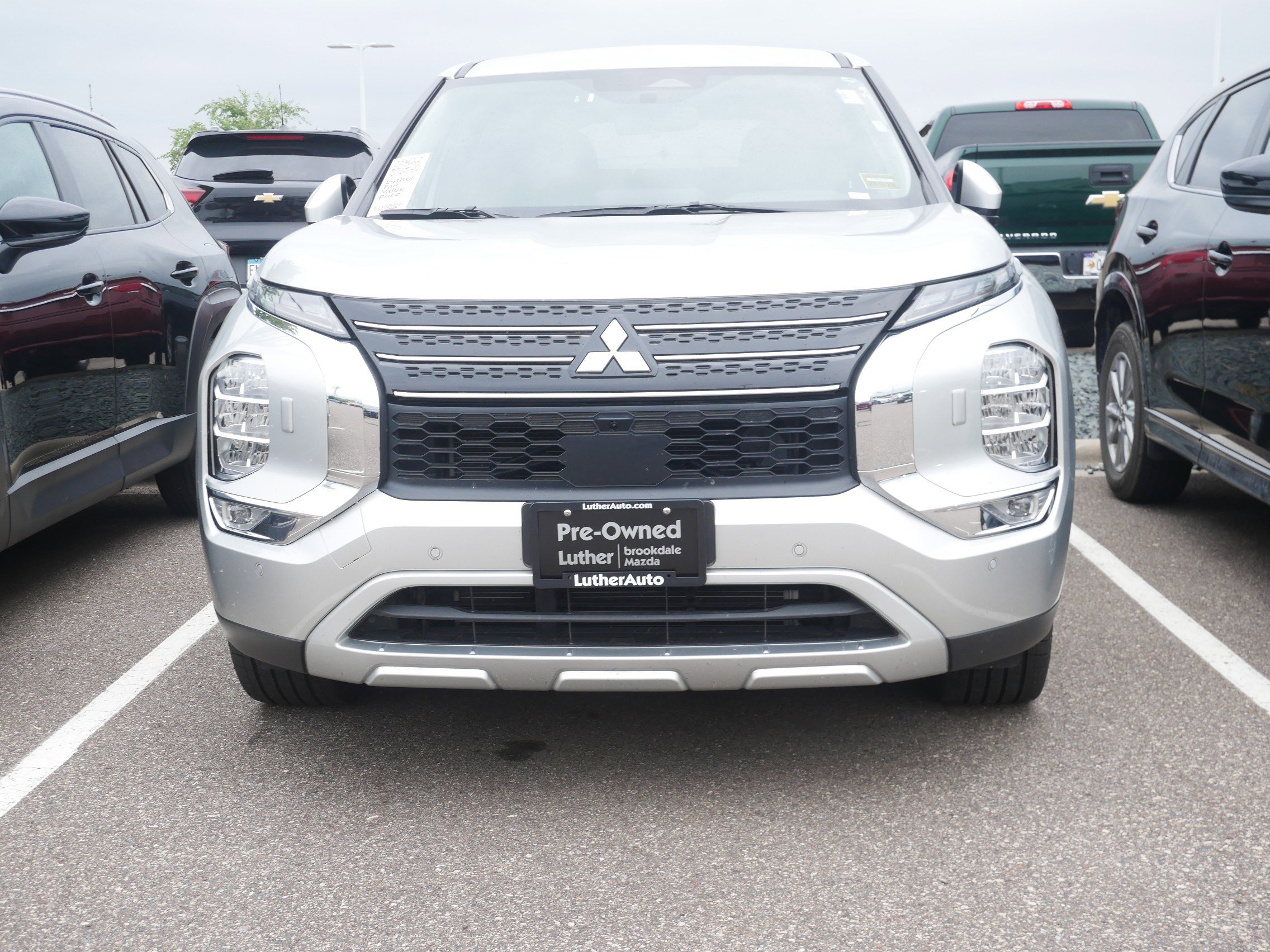 Used 2024 Mitsubishi Outlander SE with VIN JA4J4VA81RZ042447 for sale in Brooklyn Center, Minnesota