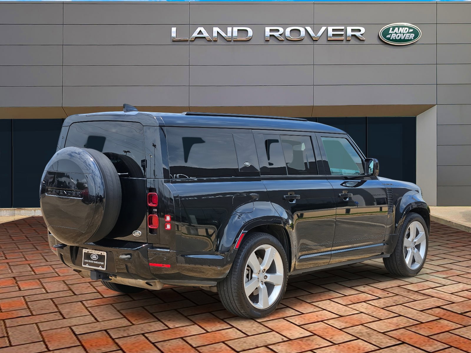 2023 Land Rover Defender 130 X-Dynamic SE photo 4