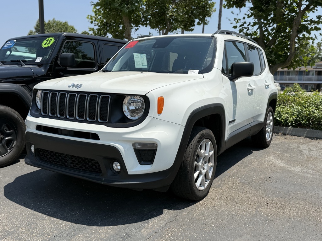 2022 Jeep Renegade Latitude photo 3