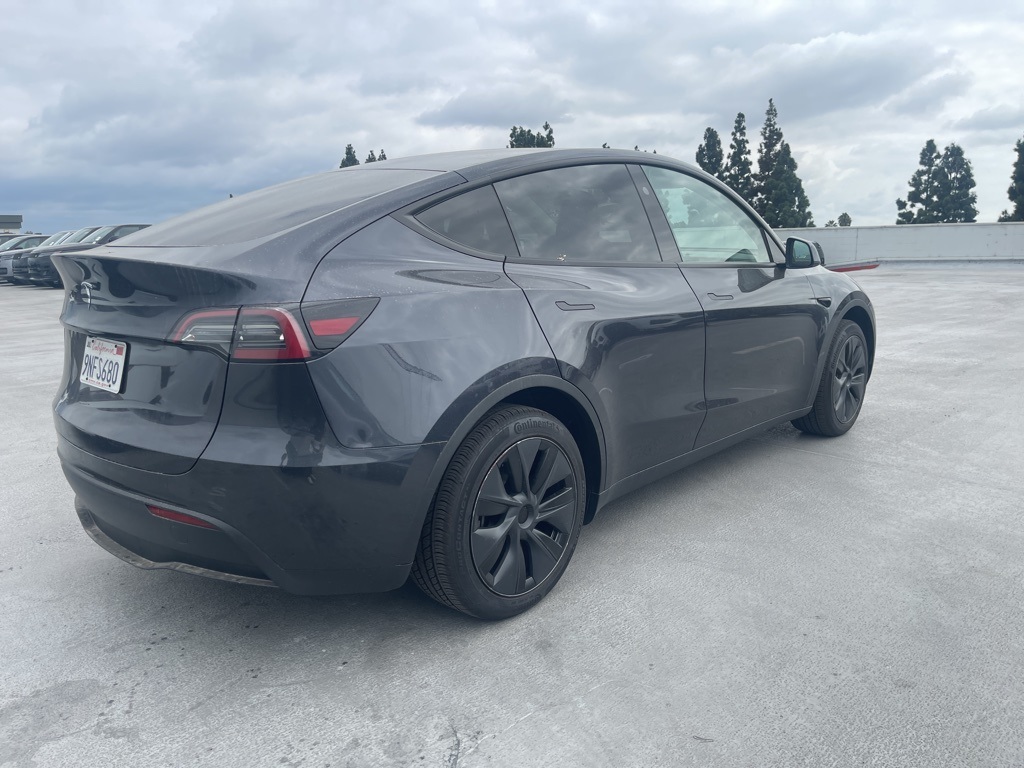 2024 Tesla Model Y Long Range photo 4