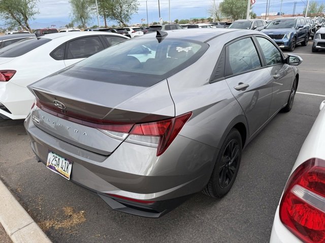 2021 Hyundai Elantra SEL photo 4