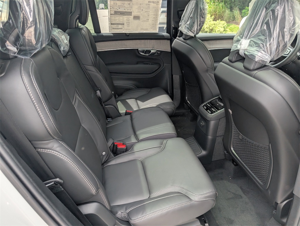 2025 Volvo XC90 T8 photo 6