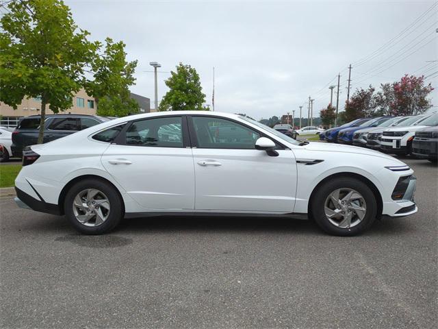 2025 Hyundai Sonata SE photo 2