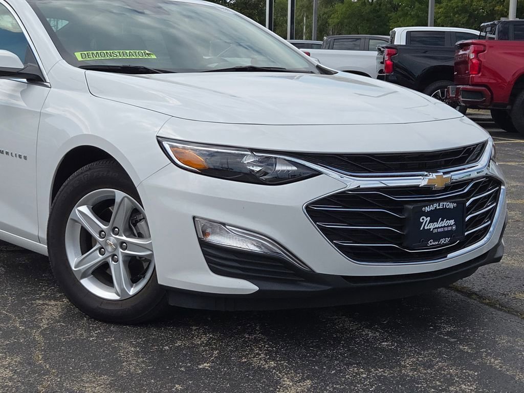 2025 Chevrolet Malibu LS photo 2