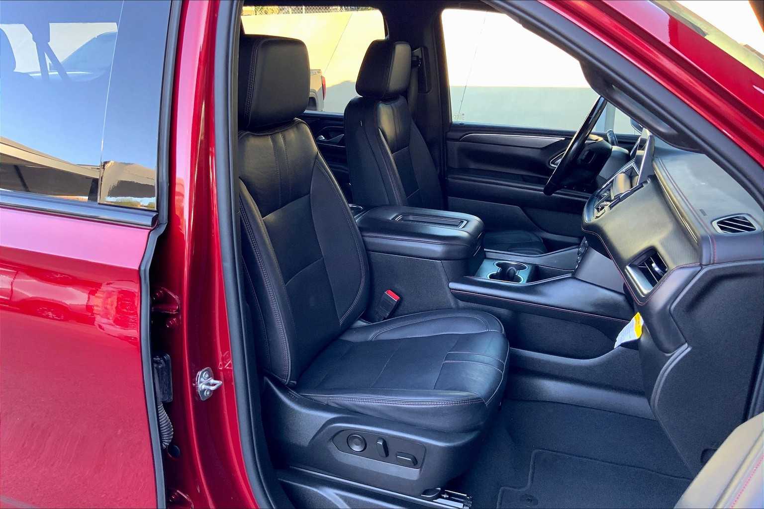 2022 Chevrolet Suburban RST photo 8