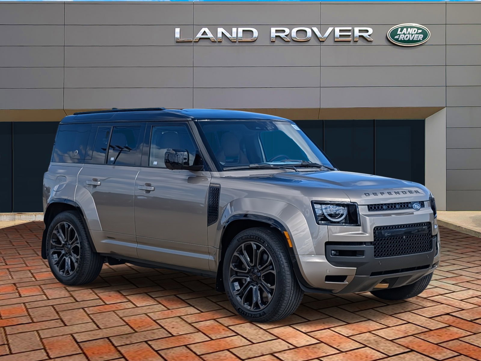 2026 Land Rover Defender 110 photo 3