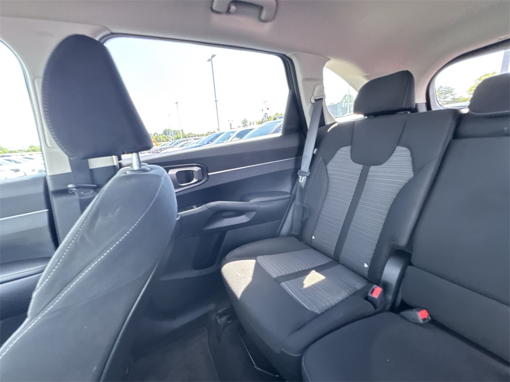 2025 Kia Sorento LX photo 11
