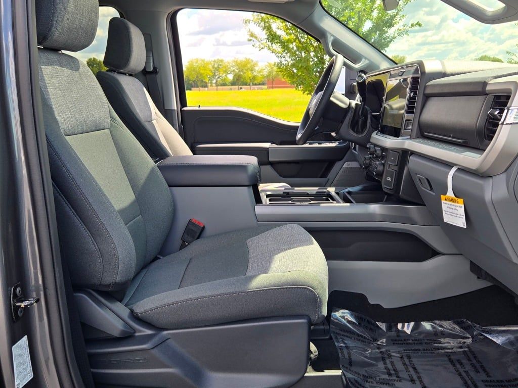 2026 Ford F-350 XLT photo 5