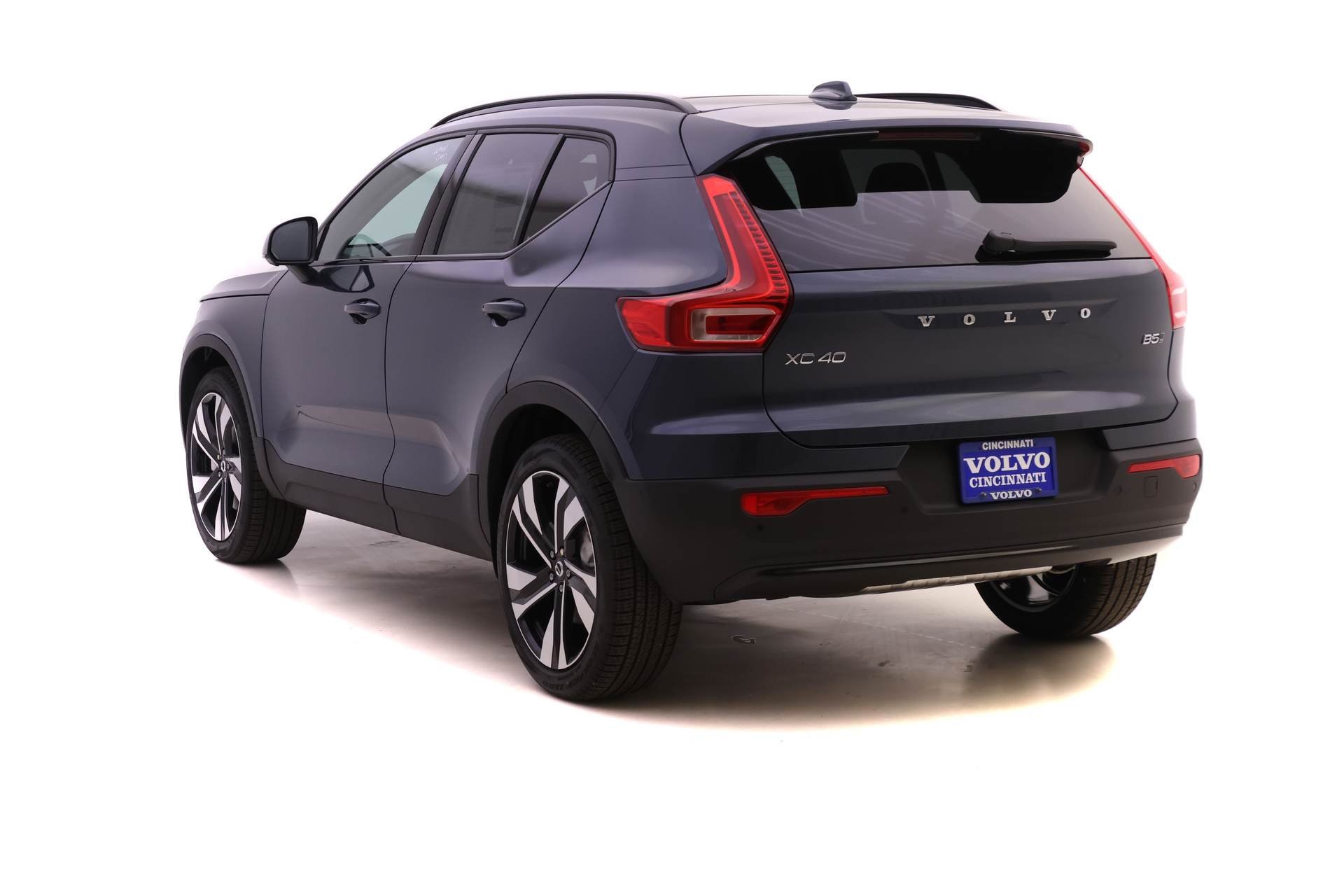 2026 Volvo XC40 photo 4