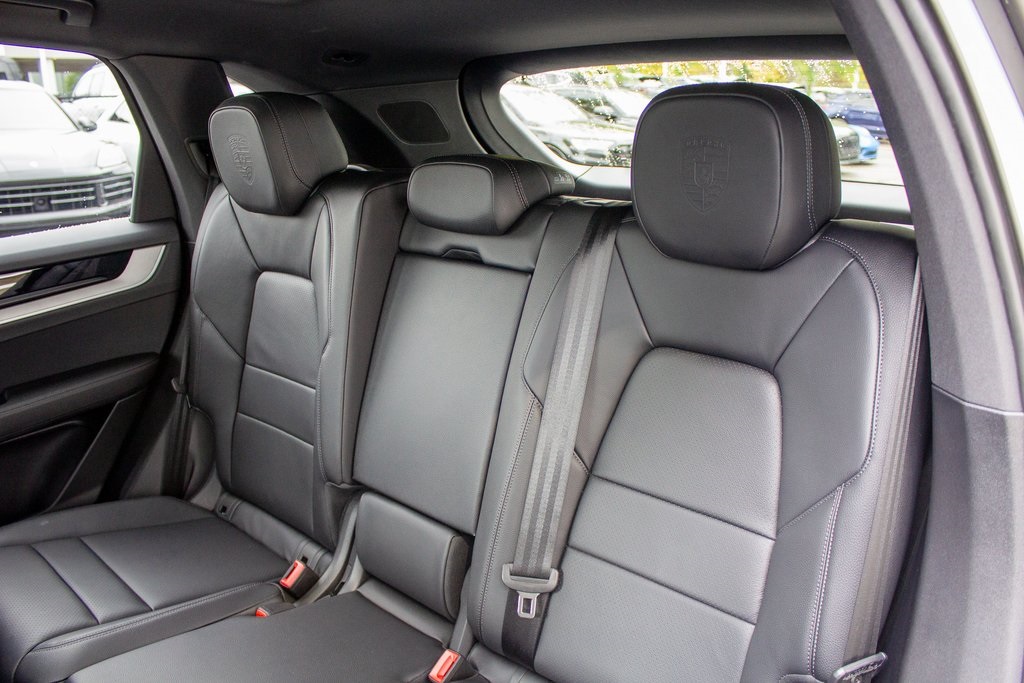 2024 Porsche Cayenne Base photo 21