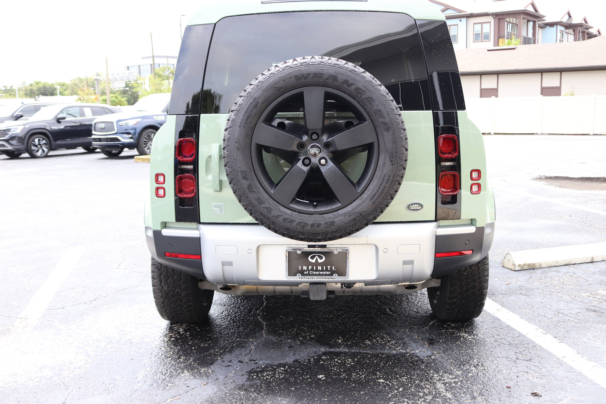 2023 Land Rover Defender photo 3