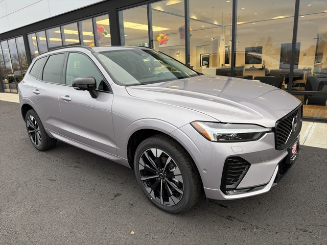 2026 Volvo XC60 Plus's photo